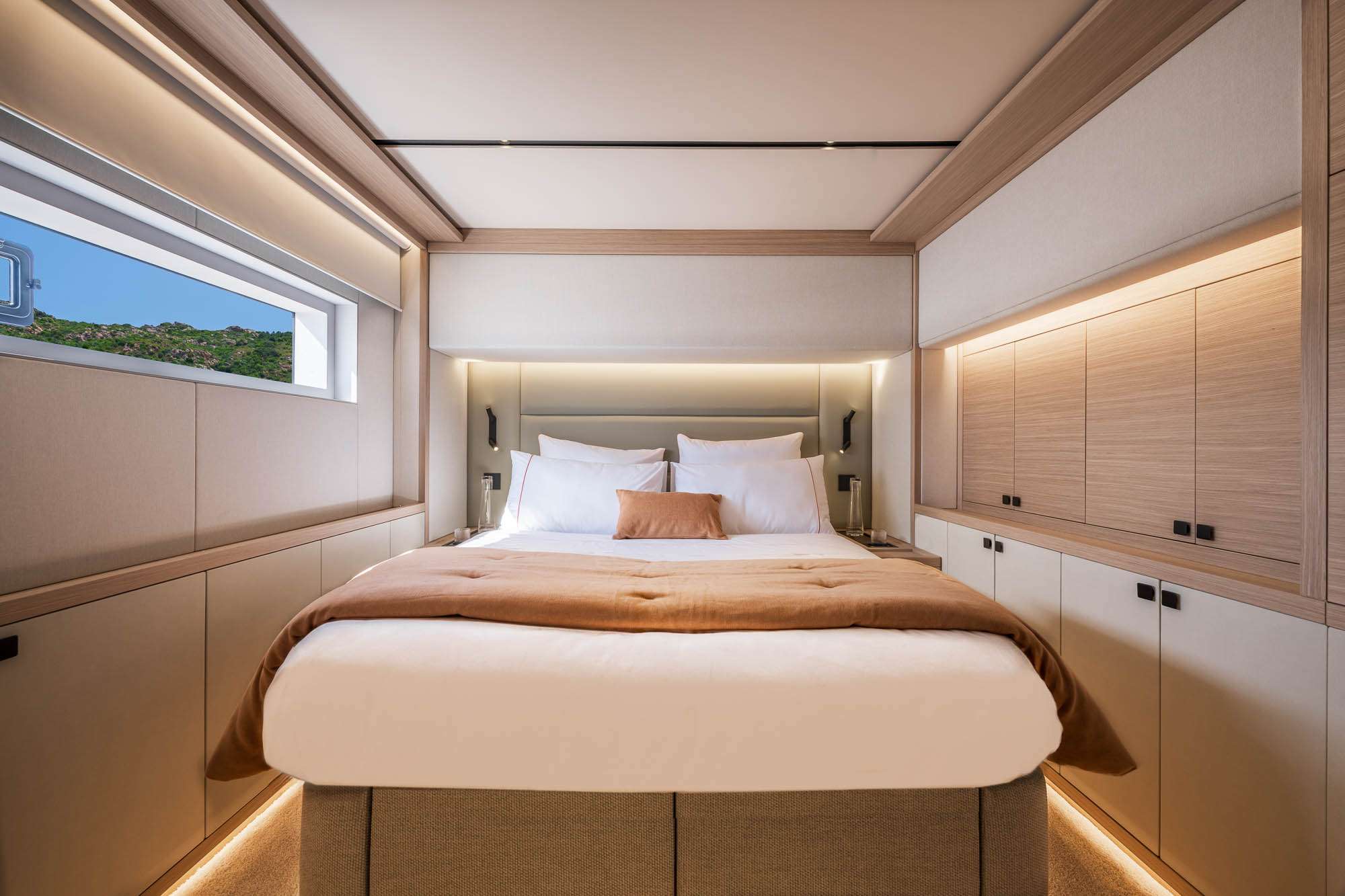 82-Lagoon-Imladris-Catamaran-Yacht-Charter-Ibiza11