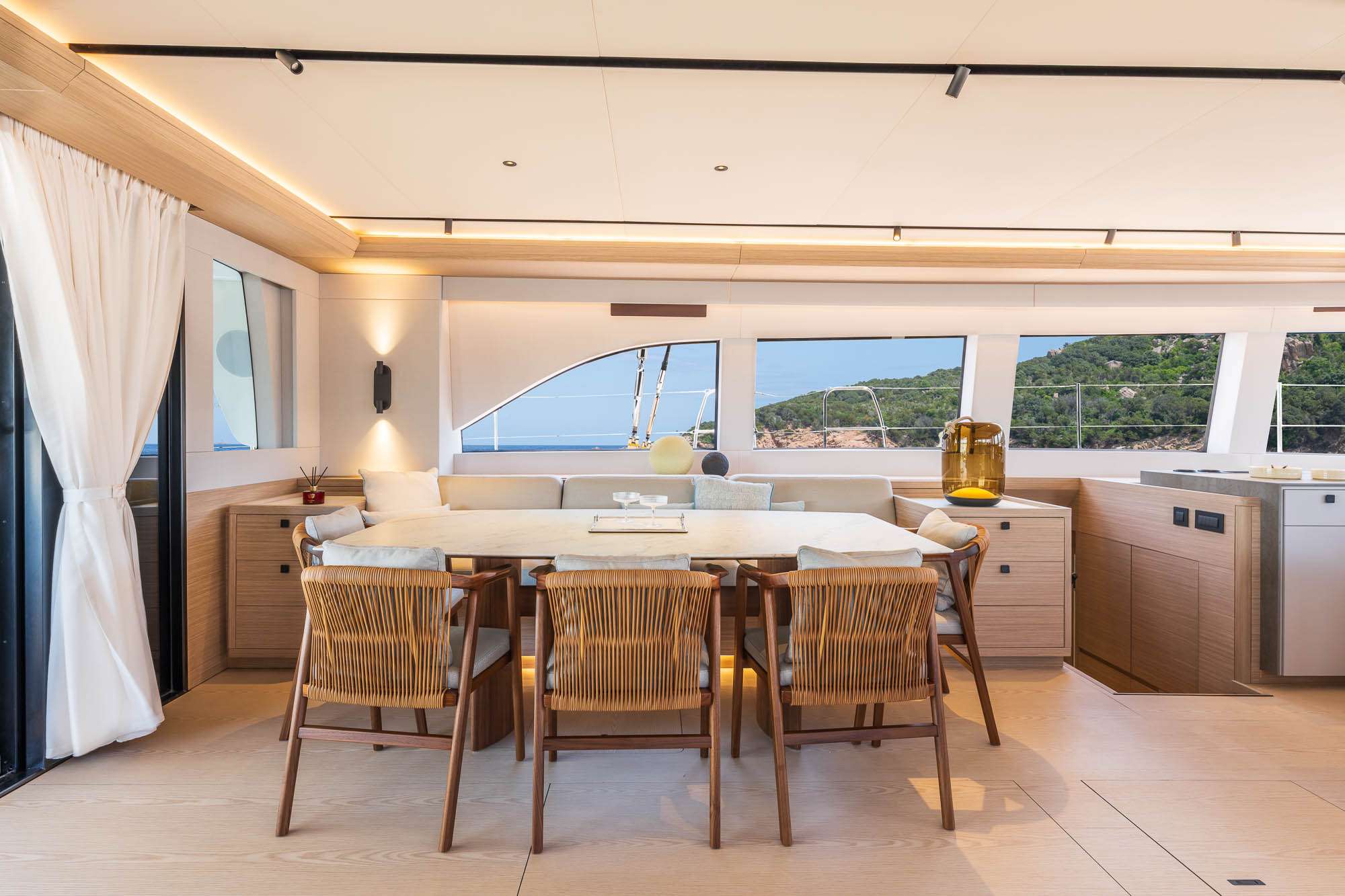 82-Lagoon-Imladris-Catamaran-Yacht-Charter-Ibiza18