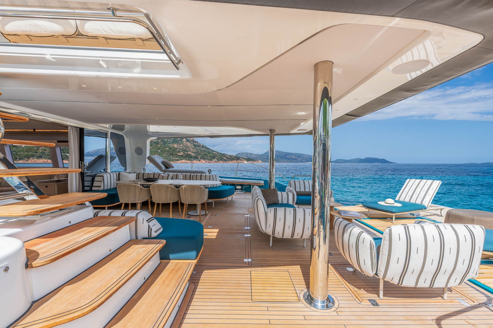 82-Lagoon-Imladris-Catamaran-Yacht-Charter-Ibiza30