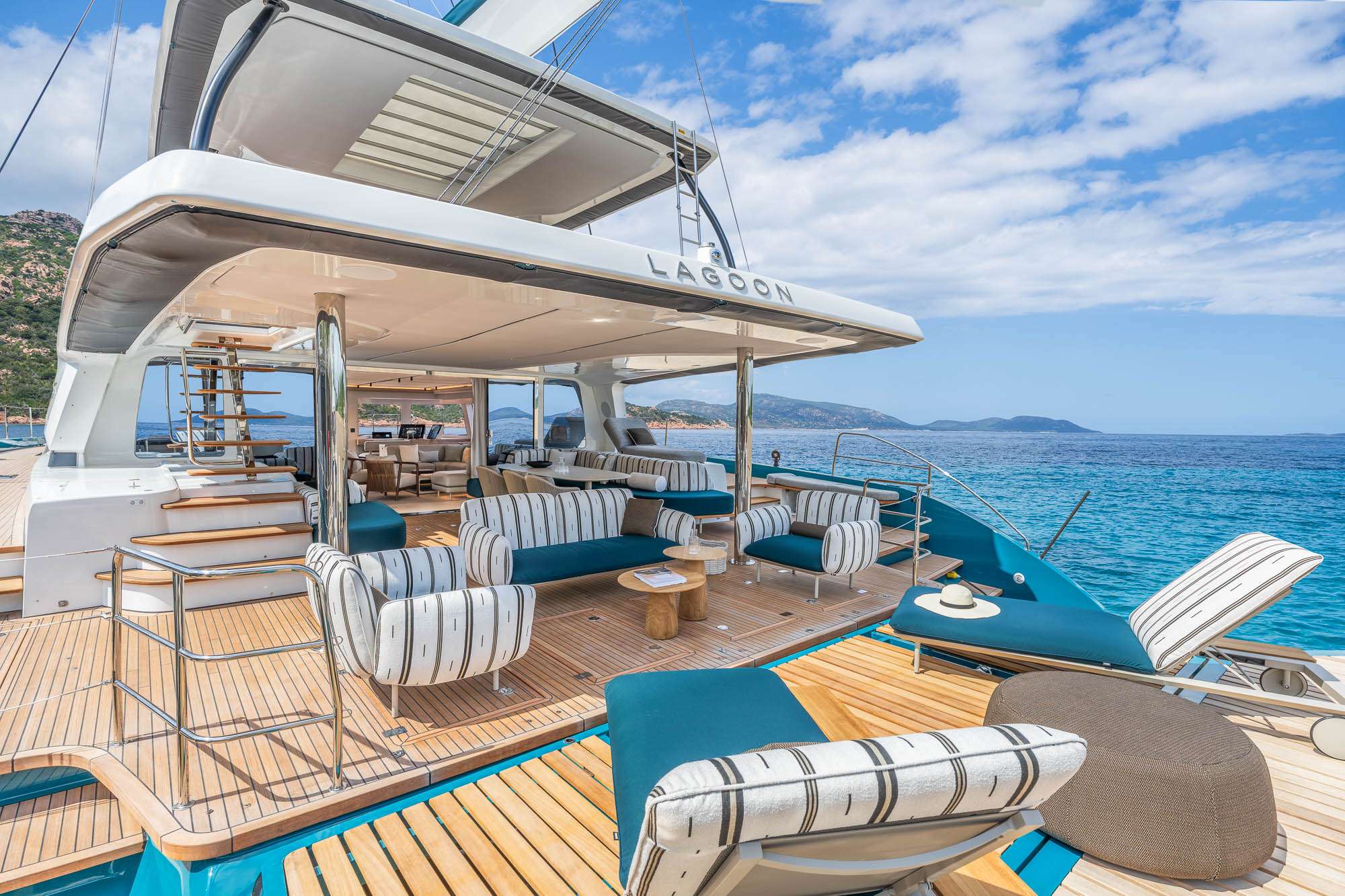 82-Lagoon-Imladris-Catamaran-Yacht-Charter-Ibiza5