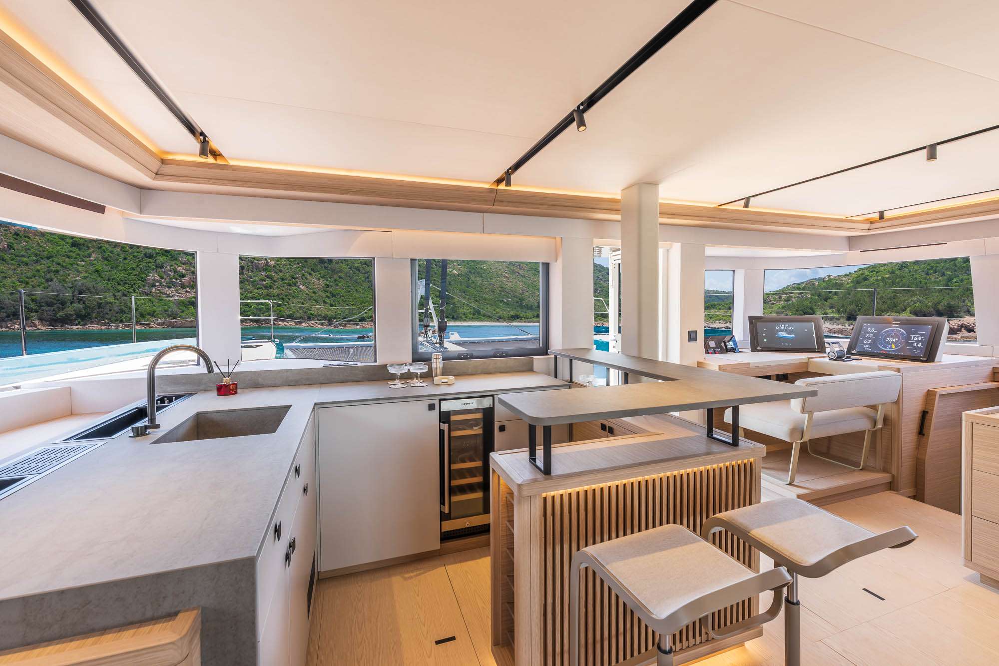 82-Lagoon-Imladris-Catamaran-Yacht-Charter-Ibiza7